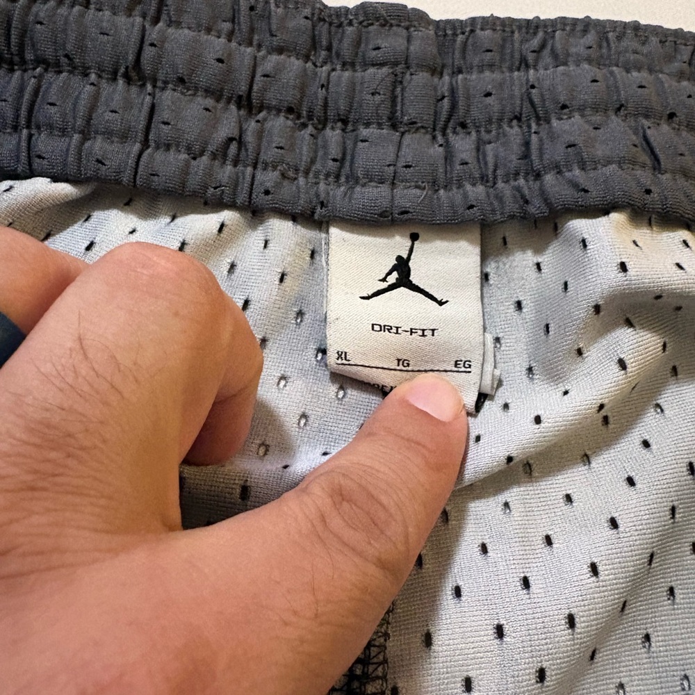 Jordan Men's extra large  Black Patterned Shorts - Picture 6 of 8